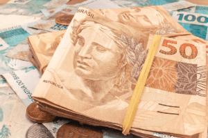 Política Monetária: O Poder nas Taxas e Moedas