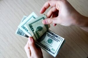 Dólar acima de R$ 6? Vale a pena Investir
