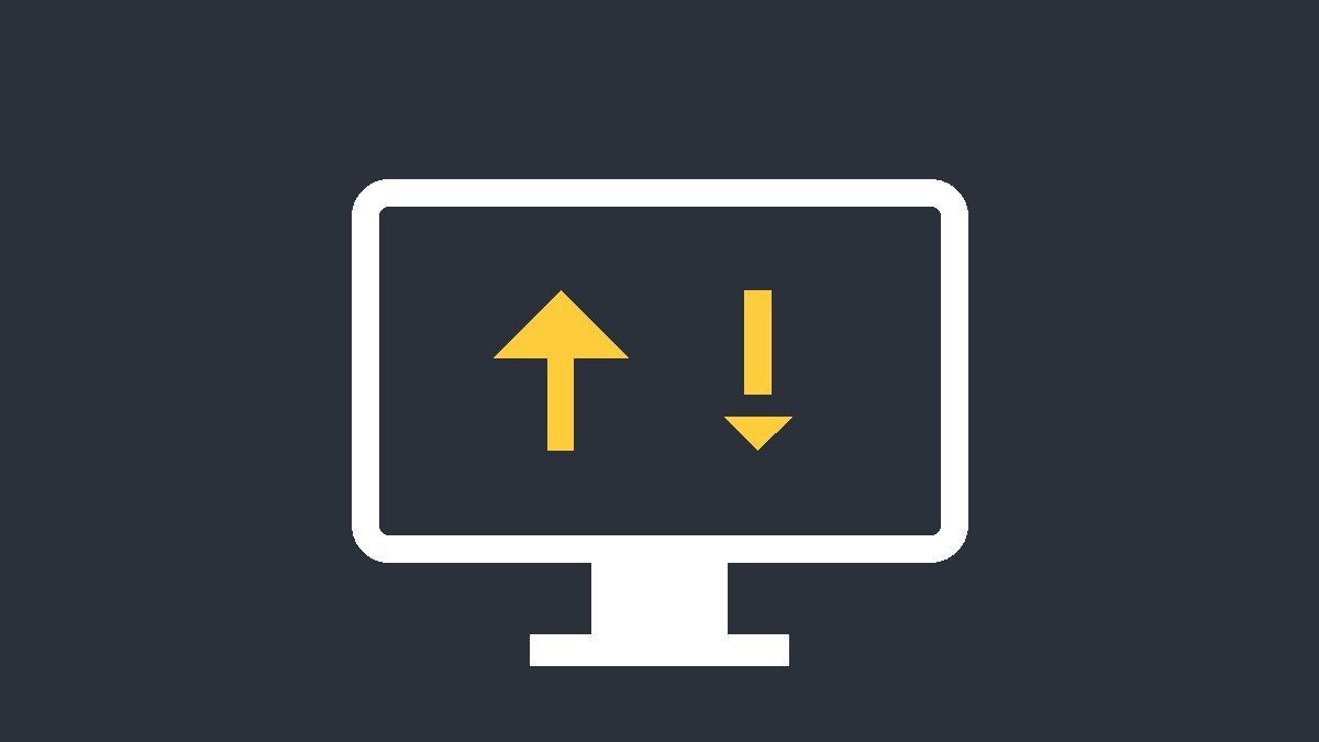 Capa do post Como Funciona o Home Broker: monitor branco com setas de compra e venda douradas, sobre fundo cinza-grafite azulado